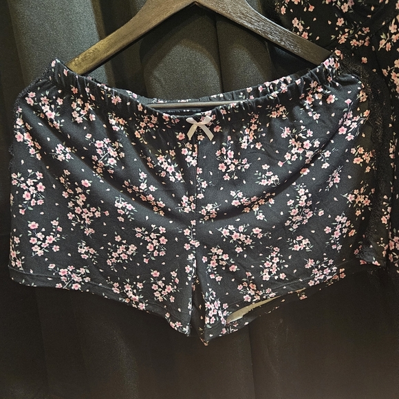 Laura Ashley pajamas set - Picture 3 of 6